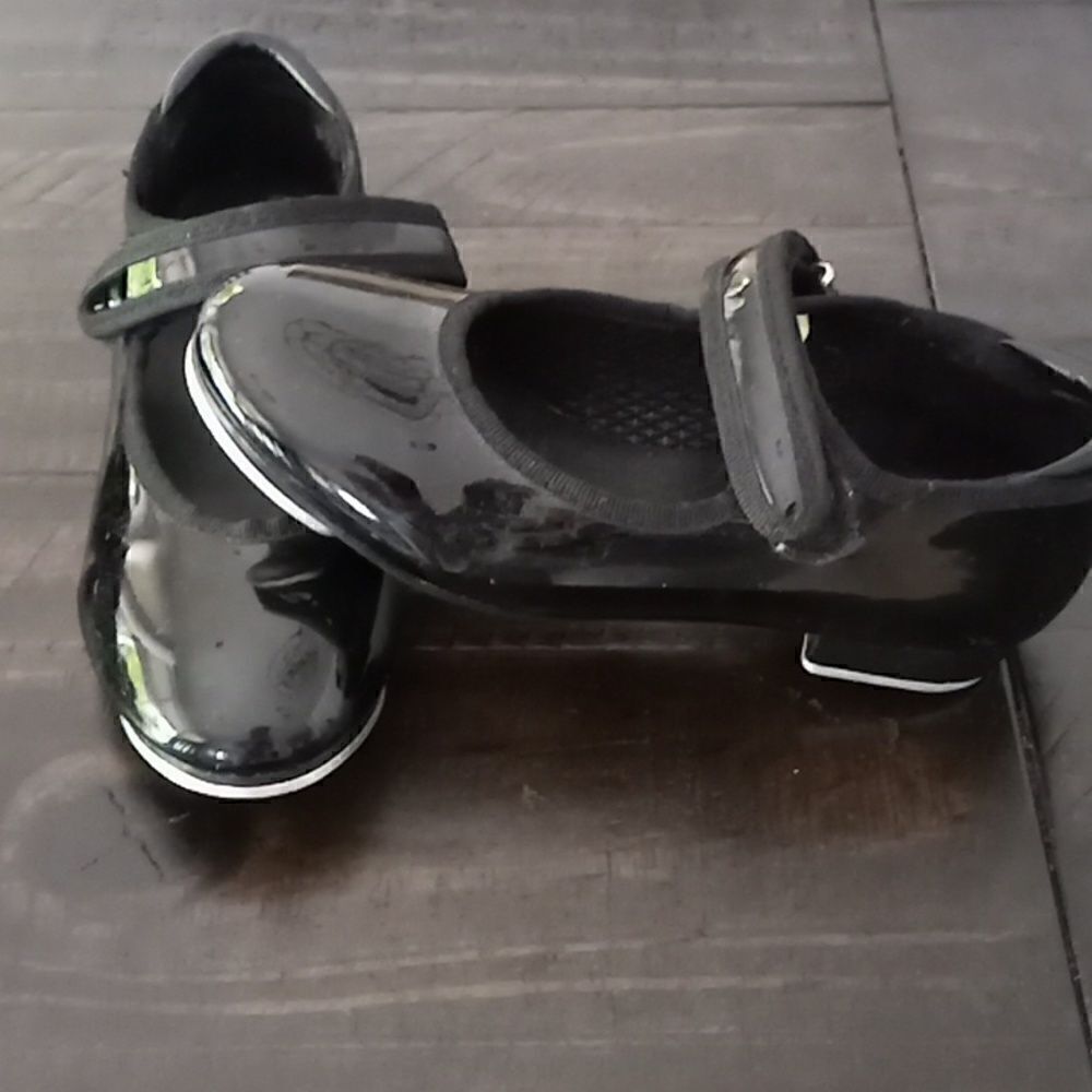 Little girls freestyle tap shoes like new worn a few times perfect condition